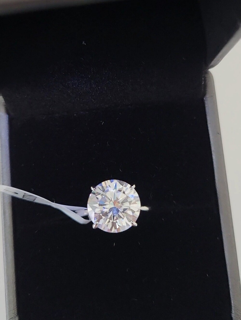 New 5ct Cerified Moissanite Ring